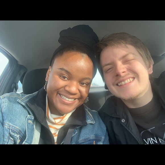 Meet your Posher, Domonique - Picture 1 of 1